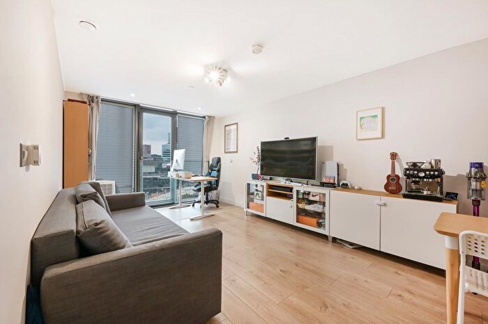 1 Bedroom Flat For Sale In Stratosphere Tower, Great Eastern Road, E15