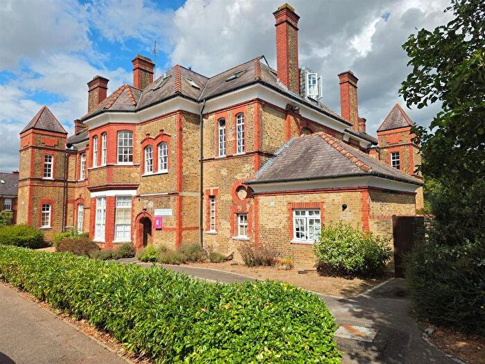 1 Bedroom Flat For Sale In Pennington Drive, Winchmore Hill, N21