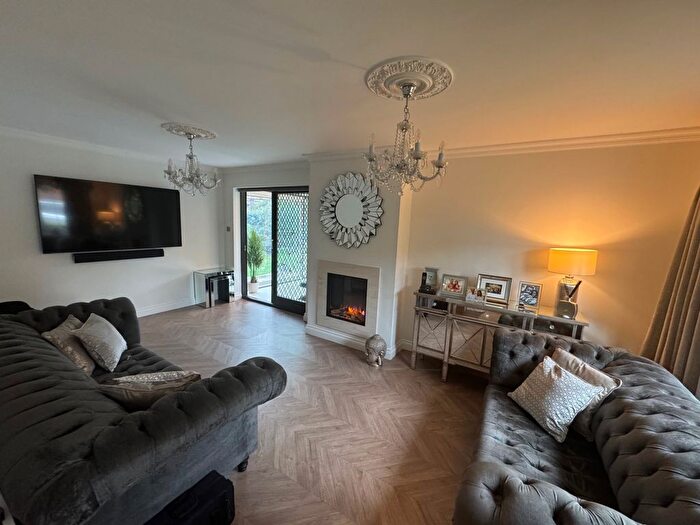 3 Bedroom Detached House To Rent In Clayhall, IG5