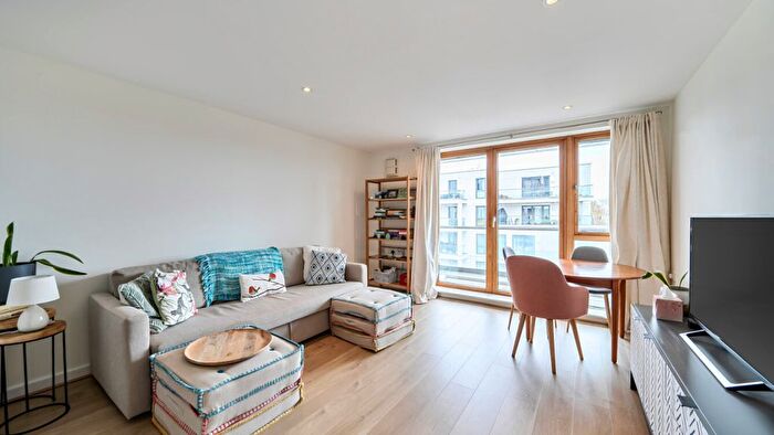 1 Bedroom Flat For Sale In Dairy Close, Parsons Green, SW6