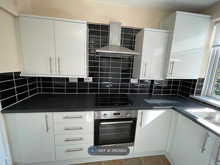 2 Bedroom Flat To Rent In Rosemount Park, Oxton, Prenton, CH43