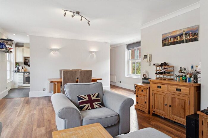 2 Bedroom Flat To Rent In Hepworth Court, Anderson Square, N1