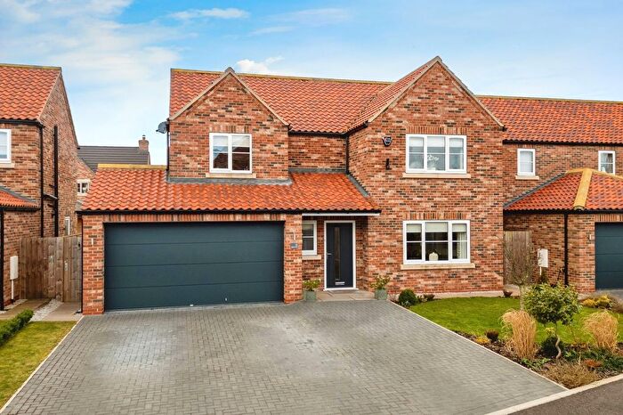4 Bedroom Detached House For Sale In Willow Drive, Camblesforth, Selby, YO8