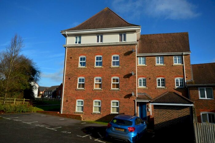 1 Bedroom Flat To Rent In Imperial Way, Singleton, Ashford, TN23