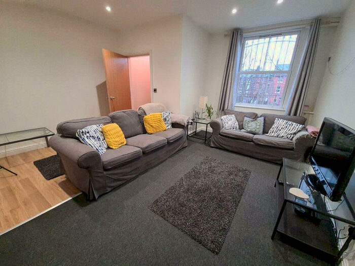 3 Bedroom House To Rent In Hyde Park, Leeds, LS6