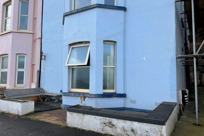 2 Bedroom Flat To Rent In Riviera Terrace, Dawlish, EX7