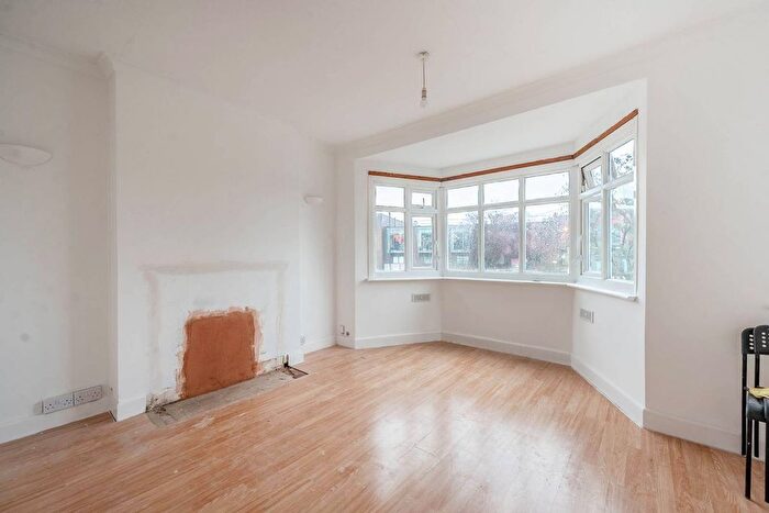 2 Bedroom Maisonette To Rent In Christchurch Avenue, Harrow, HA3