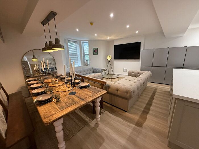 10 Bedroom End Of Terrace House To Rent In Evelyn Place, Plymouth, PL4