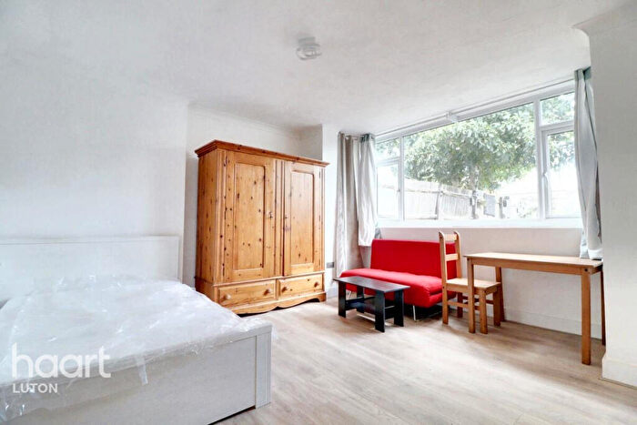 1 Bedroom Apartment For Sale In Studley Road, Luton, LU3