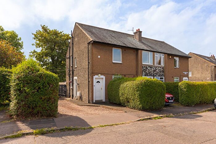 2 Bedroom Flat For Sale In Carrick Knowe Hill, Edinburgh, EH12