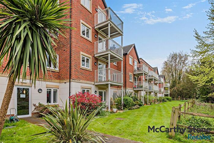 1 Bedroom Flat For Sale In Shackleton Place, Bath Road, Devizes, Wiltshire, SN10