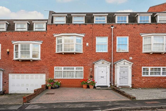 4 Bedroom Terraced House For Sale In Leeward Gardens, London, SW19