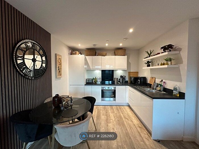 1 Bedroom Flat To Rent In Pitsford House, New Malden, KT3