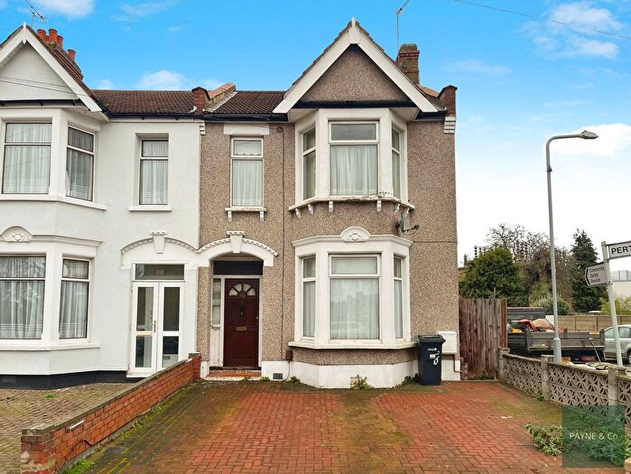 3 Bedroom End Terrace House For Sale In Perth Road, Ilford, IG2