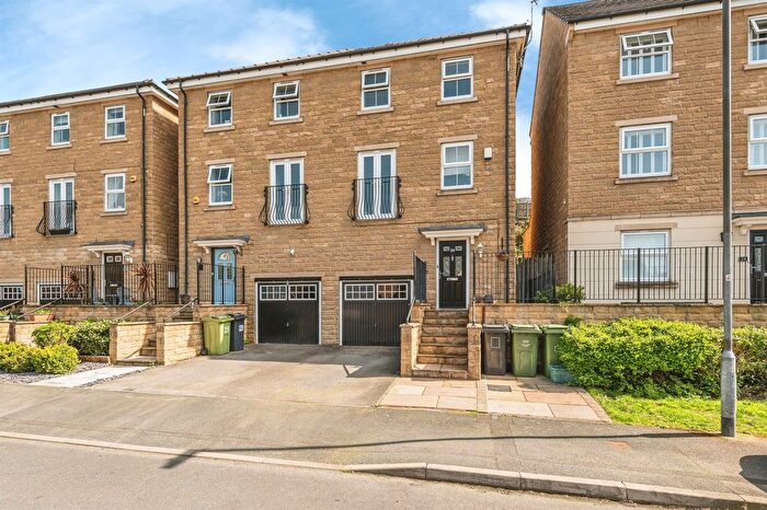 3 Bedroom Semi Detached House For Sale In Jilling Gardens, Dewsbury, WF12