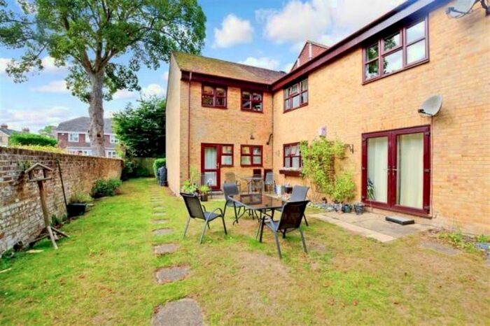 2 Bedroom Apartment To Rent In Old Mill Close, Dartford, DA4