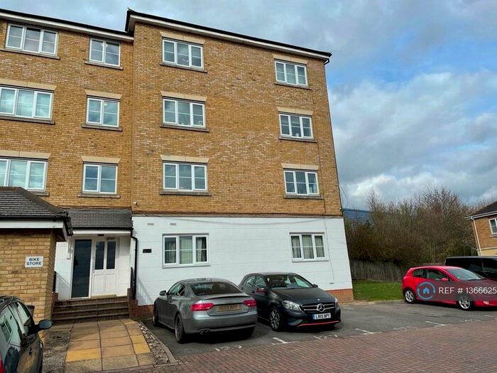2 Bedroom Flat To Rent In Kendal, Purfleet, RM19