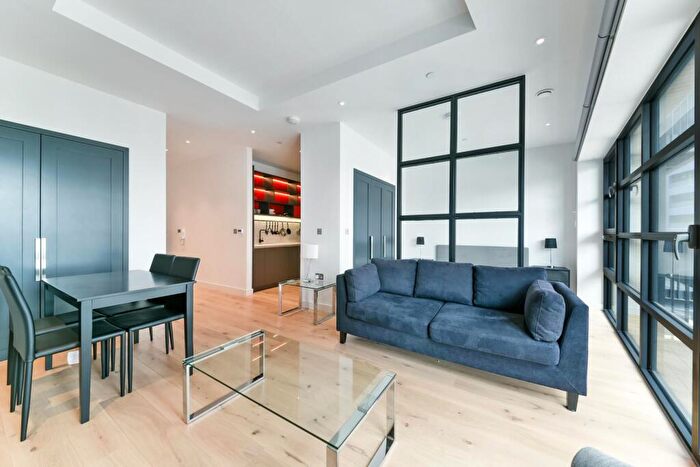 Apartment To Rent In Amelia House, London City Island, London, E14