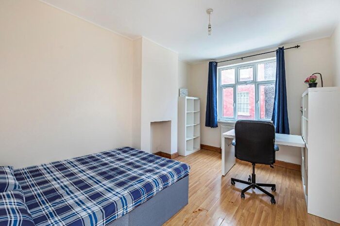 3 Bedroom Flat To Rent In Heneage Street, Aldgate East, London, E1