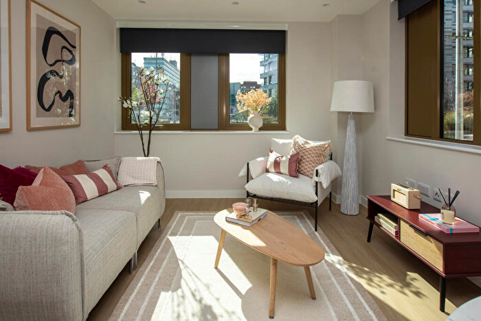 2 Bedroom Apartment To Rent In Emporium House East, Alloway Courtyard, Weldale Street, Reading, RG1