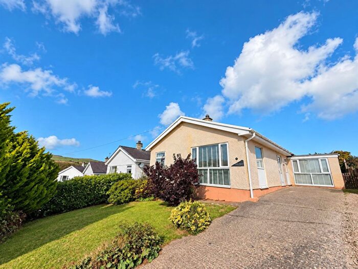 3 Bedroom Detached Bungalow For Sale In Tyn Pwll, Llanbedrog, LL53