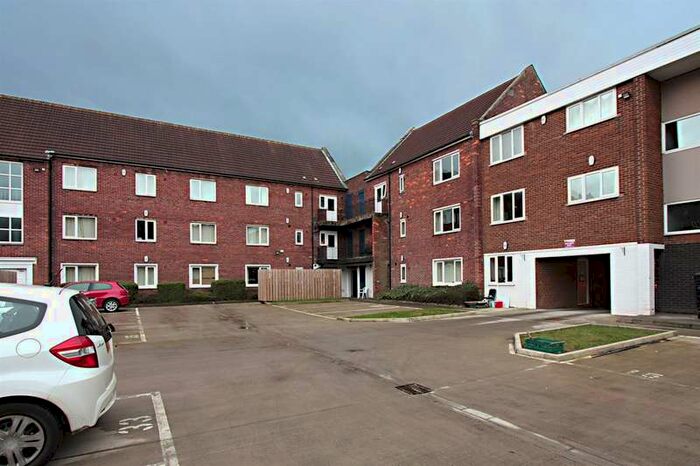 3 Bedroom Apartment To Rent In Kirkley Lodge, Park Avenue, Gosforth, Newcastle Upon Tyne, NE3