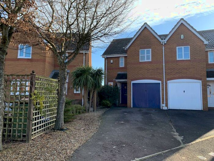 3 Bedroom Semi-Detached House To Rent In Ellan Hay Road, Bristol, BS32