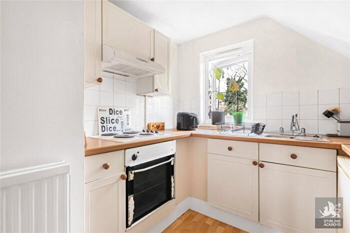 2 Bedroom Apartment To Rent In Wembury Road, London, N6
