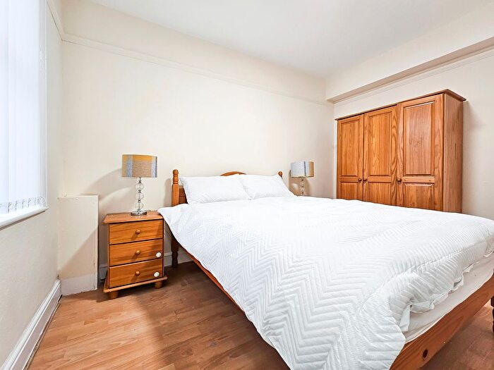 2 Bedroom Flat To Rent In Above The Shop - Station Road, Edgware, HA8