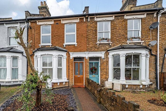 2 Bedroom Flat For Sale In Fairlawn Park, Sydenham, London, SE26