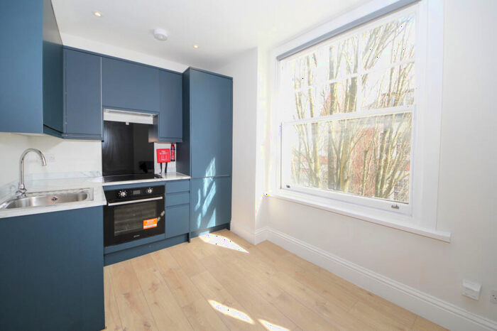 1 Bedroom Flat To Rent In Station Road, Winchmore Hill, N21