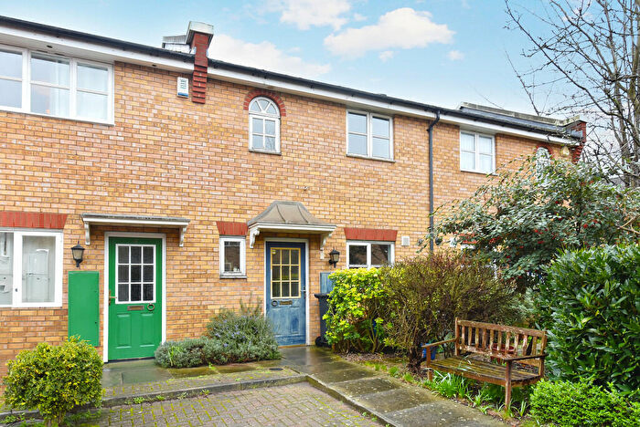 3 Bedroom Terraced House To Rent In Clarendon Close, London, E9