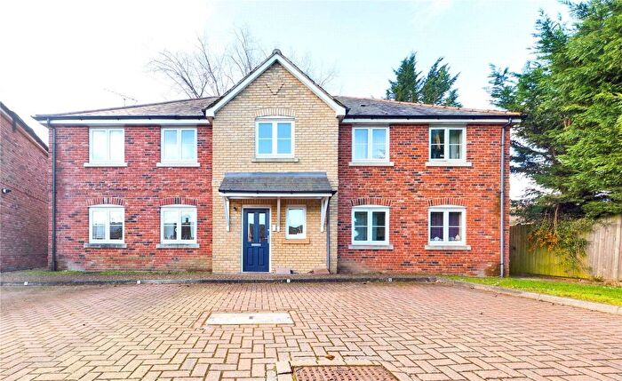 2 Bedroom Flat To Rent In Chelt Close, Tilehurst, Reading, Berkshire, RG30