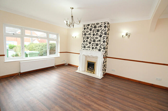 6 Bedroom Semi-Detached House To Rent In Long Lane, Bexleyheath, DA7
