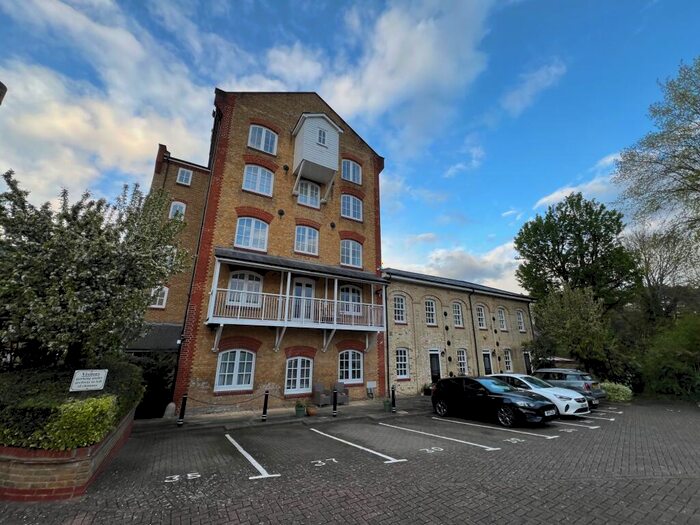 2 Bedroom Apartment To Rent In North Road, Hertford, SG14