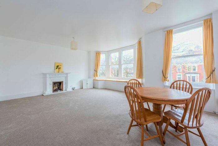 2 Bedroom Flat To Rent In Dukes Avenue, Chiswick, London, W4