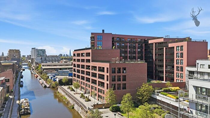 2 Bedroom Flat For Sale In Waters Edge Court, Bow, E3