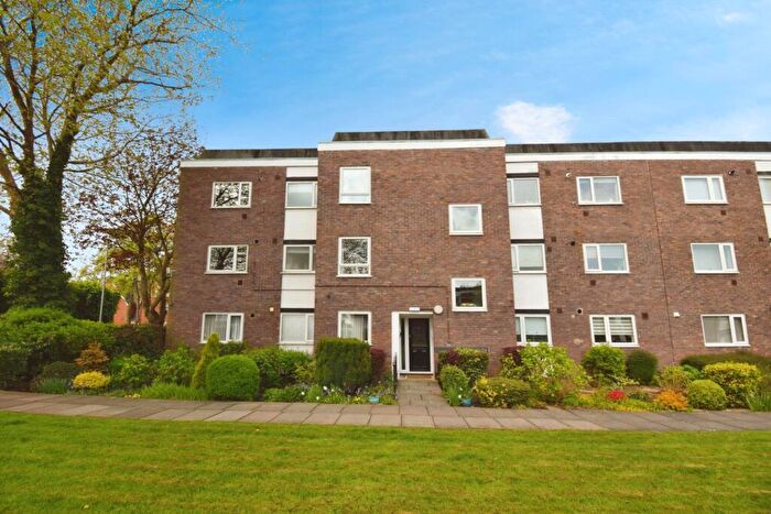 2 Bedroom Apartment To Rent In Lancelyn Court, Spital, CH63