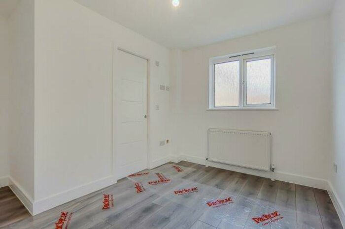 1 Bedroom Terraced House To Rent In Hospital Way, London, Greater London, SE13