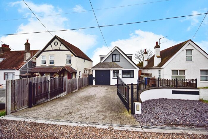4 Bedroom Bungalow For Sale In Baldwin Road, Minster On Sea, Sheerness, Kent, ME12
