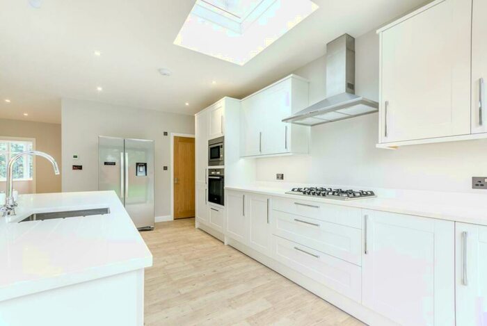 4 Bedroom Semi-Detached House To Rent In Hill Close, Dollis Hill, London, NW2