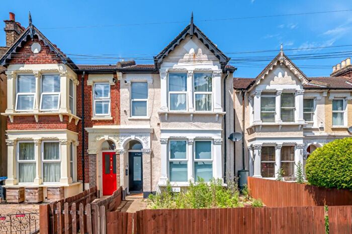 1 Bedroom Flat For Sale In Woodside Green, South Norwood, SE25