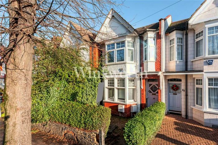 2 Bedroom Apartment To Rent In New River Crescent, London, N13