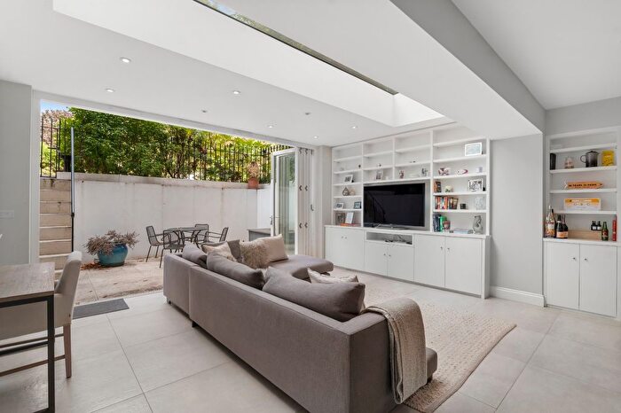 2 Bedroom Flat To Rent In Philbeach Gardens, Earls Court, SW5