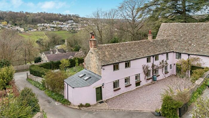 4 Bedroom Link Detached House For Sale In Theescombe, Amberley, GL5