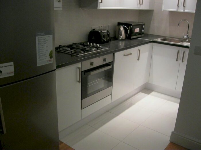 3 Bedroom Flat To Rent In Very Near Bond Street Area, Ealing Broadway, W5