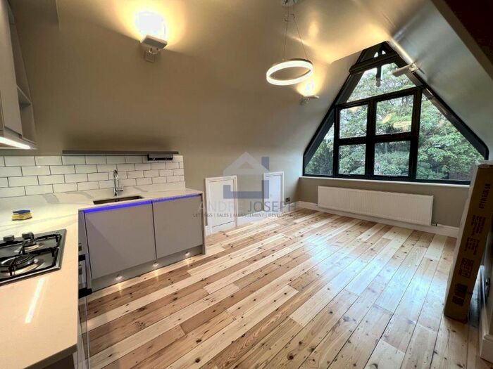 2 Bedroom Flat To Rent In Polworth Road, Streatham, SW16