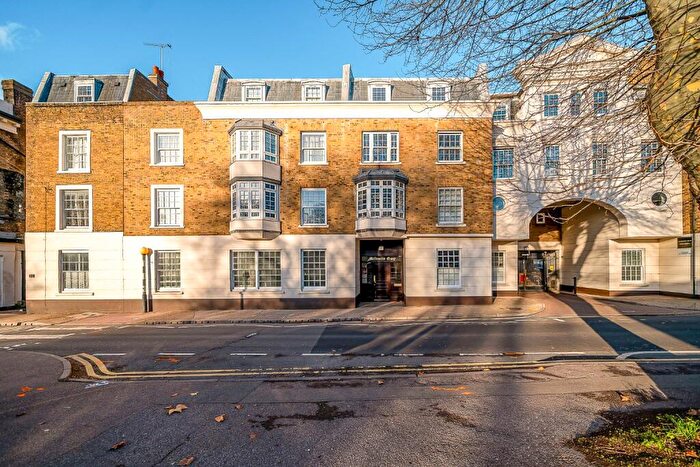 2 Bedroom Flat For Sale In West Street, DA11