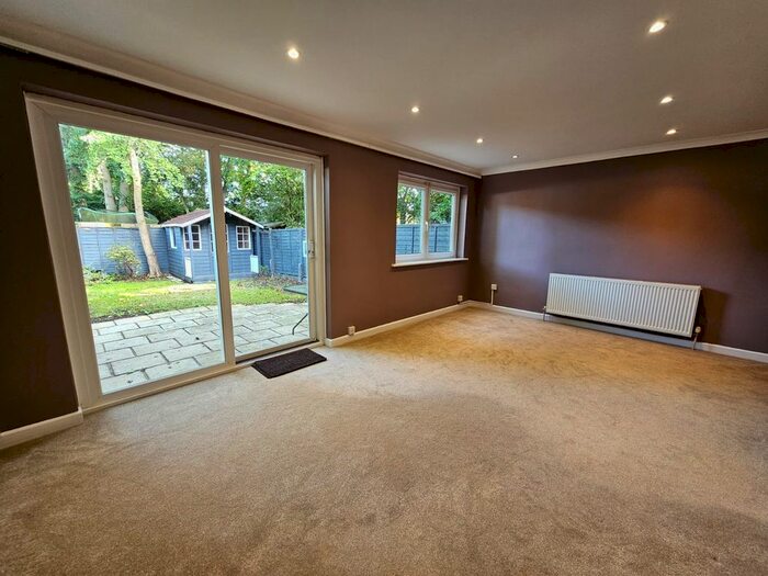 4 Bedroom Property To Rent In Fitzroy Close, Southampton, SO16