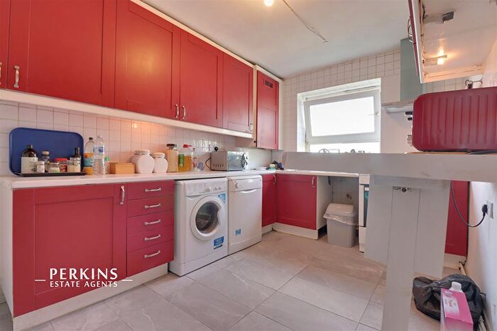 3 Bedroom Flat To Rent In Kingsgate, Wembley, HA9